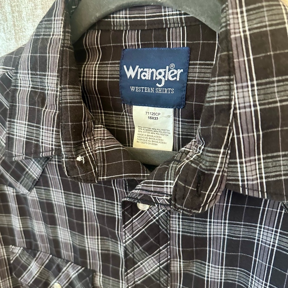 Wrangler Men's Black Plaid Button Down Shirt - Picture 2 of 7